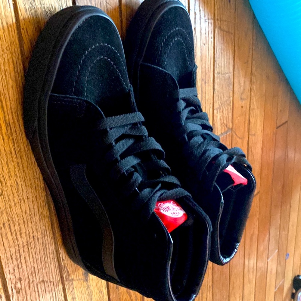 •Brand new Sk-8-HI Black Vans•
